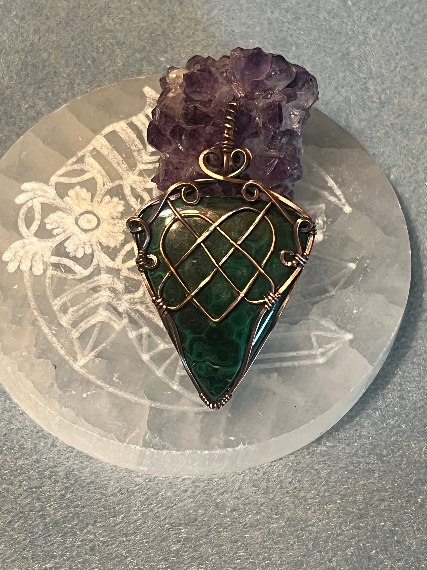 Celtic Love Knot Malachite
